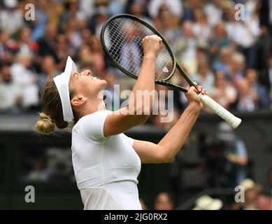 Londra, GBR. 06th luglio 2022. London Wimbledon Championships Day 06/07/2022 Simona Halep (ROU) vince la partita finale di un quarto credito: Roger Parker/Alamy Live News Foto Stock