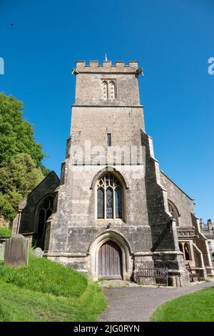 Vista della Chiesa di St Peters a Dyrham nel Cotswolds Inghilterra Foto Stock