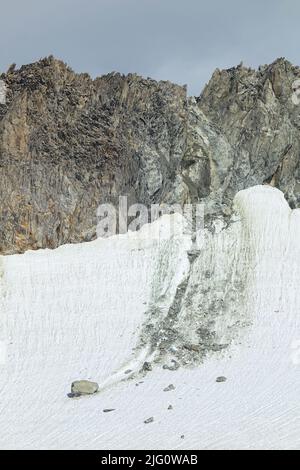 Rischio di collasso del ghiacciaio Planpincieux sul versante italiano del massiccio del Monte Bianco Foto Stock