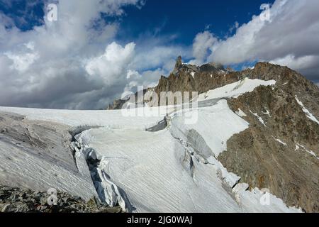 Rischio di collasso del ghiacciaio Planpincieux sul versante italiano del massiccio del Monte Bianco Foto Stock