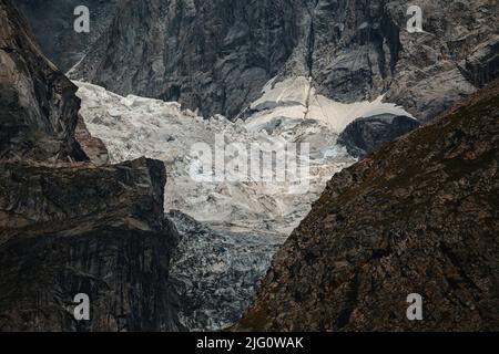 Rischio di collasso del ghiacciaio Planpincieux sul versante italiano del massiccio del Monte Bianco Foto Stock