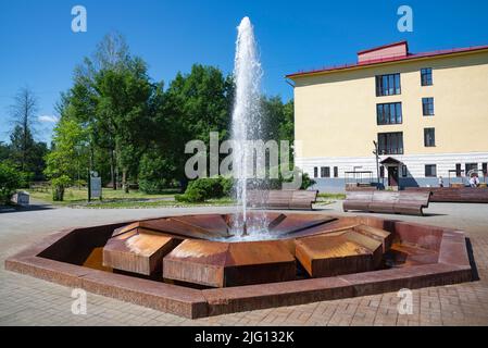 STARAYA RUSSA, RUSSIA - 25 GIUGNO 2022: Primo piano della Fontana di Muravyov. Staraya Russa Resort, regione di Novgorod. Russia Foto Stock