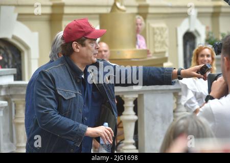 Karlovy Vary, Repubblica Ceca. 06th luglio 2022. L'attore STATUNITENSE Benicio del Toro arriva il 6 luglio 2022 al Festival Internazionale del Cinema Karlovy Vary (KVIFF) di Karlovy Vary, Repubblica Ceca, nel 56th. Credit: Slavomir Kubes/CTK Photo/Alamy Live News Foto Stock