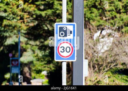 Telecamera a 30mph velocità su strada Foto Stock