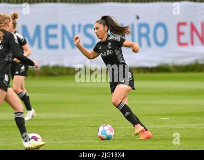 Amber Tysiak del Belgio ha ritratto in azione durante una sessione di allenamento della squadra nazionale belga di calcio femminile The Red Flames a Wigan, Inghilterra, mercoledì 06 luglio 2022, in preparazione del torneo femminile Euro 2022. Il Campionato europeo di calcio femminile UEFA 2022 si svolgerà dal 6 al 31 luglio. BELGA FOTO DAVID CATRY Foto Stock