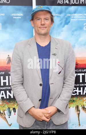 Berlino, Germania. 06th luglio 2022. Marten Persiel arriva alla prima del film 'Everything Will Change' al Filmtheater am Friedrichshain. Credit: Gerald Matzka/dpa/Alamy Live News Foto Stock