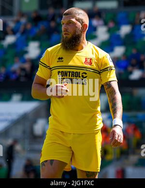 Shane Sutton in azione, Linfield Vs Newtown AFC, sabato 25th giugno 2022, Windsor Park, Belfast Foto Stock