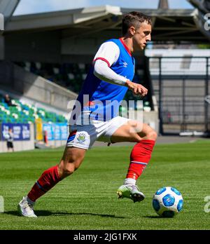 Joel Cooper - Linfield vs Newtown AFC, sabato 25th giugno 2022, Windsor Park, Belfast Foto Stock