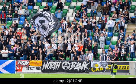 St Mirren Fans - Linfield Vs St Mirren, sabato 2nd luglio 2022, Windsor Park, Belfast Foto Stock