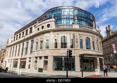 Il Majestic è un edificio classificato di II grado in City Square, nel centro di Leeds, West Yorkshire, Regno Unito. Foto Stock