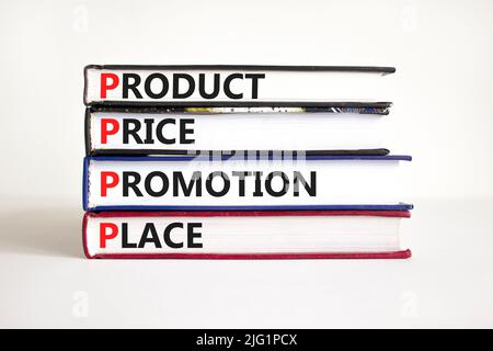 Simbolo del luogo di promozione del prezzo di processo PPPP. Concetto parole PPPP processo prezzo promozione luogo su libri su bello sfondo bianco. Business e PPPP Foto Stock