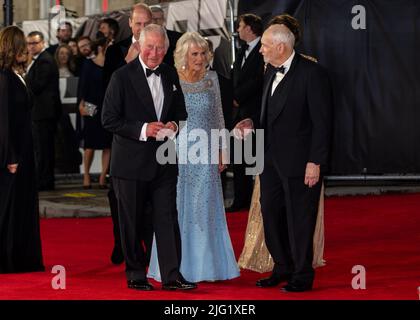 La prima del film mondiale "No Time to Die" di James Bond, tenuto presso la Royal Albert Hall - Arrivi con: Prince Charles, Prince William, Duke of Cambridge, Kate, Duchessa di Cambridge, Camilla, Duchessa della Cornovaglia dove: Londra, Regno Unito quando: 28 Sep 2021 credito: Mario Mitsis/WENN Foto Stock