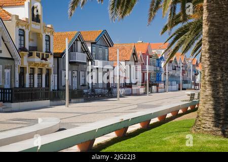 Le colorate case dipinte di Costa Nova, Aveiro, Portogallo. Foto Stock