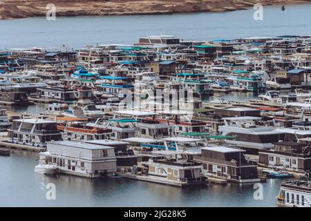 Case galleggianti sul lago Powell, Arizona, Stati Uniti. Foto Stock