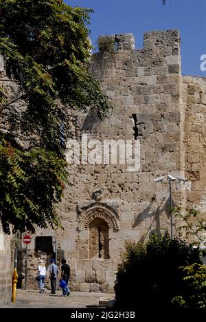 Vista panoramica della città vecchia di Jeruslame dal Monte di Oliver, ebrei cementry al cimitero degli ebrei, monte Sion, parete occidentale, gente che prega al muro occidentale, quartiere gioioso ricostruito e crárdo città di David, persone nella vita quotidiana a Gerusalemme. Al Aqsa Moschea e Tempio montare mosaue a Gerusalemme Israele (Holyland)3 settembre 2007 (Foto di Francis Dean/Dean Pictures) Foto Stock