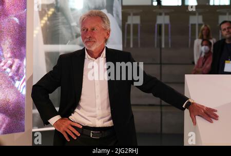 Città di Dortmund, Germania. 06th luglio 2022. Primo: 06.07.2022, calcio, 1st Bundesliga, stagione 2022/2023, DFM, Museo del calcio tedesco, Museo del calcio tedesco, mostra speciale il pomeriggio di Siviglia, 40th anniversario, 08.07.1982, Coppa del mondo semifinale Germania - Francia 8:7 NE, Paul BREITNER/dpa/Alamy Live News Foto Stock