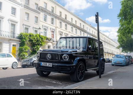 Londra - Giugno 2022: Mercedes AMG G63 sulla strada di lusso a Kensington Foto Stock