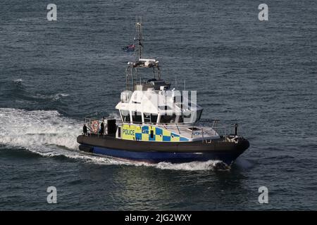 L'unità di polizia marina del Ministero della Difesa lancia GIGHA sulla pattuglia Foto Stock