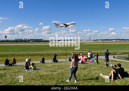 Emirates Airways, Airbus, A380-800, A380, A 380, Inizio, Take of, visitatore, Hill, Aeroporto di Monaco, Aeroporto, Freising, Erding, Monaco, Baviera, Germania Foto Stock