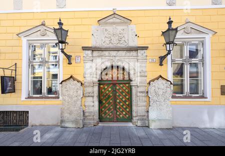 La Casa della Confraternita delle teste nere, ex potenti mercanti, nella città vecchia di Tallinn, Tallinn Estonia Foto Stock