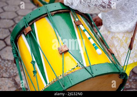 particolare degli strumenti percussivi caratteristici della festa del rosario Foto Stock