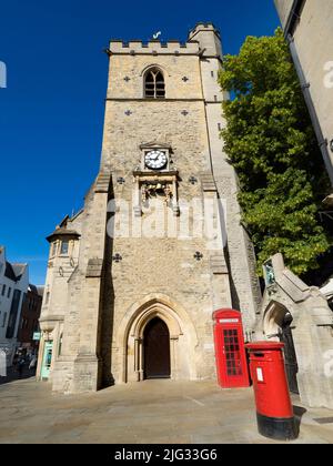 Carfax Tower, l'ultima parte rimanente di una chiesa medievale del 12th secolo, sorge al centro di Oxford, all'incrocio di George Street, la High St Foto Stock