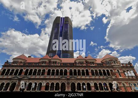 044 il 1889 costruì l'edificio del patrimonio delle residenze, sostenuto da un grattacielo amministrativo del governo dello Stato. Brisbane, Australia. Foto Stock