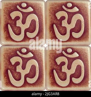 Sfondo senza cuciture in piastrelle quadrate con segno Om Foto Stock