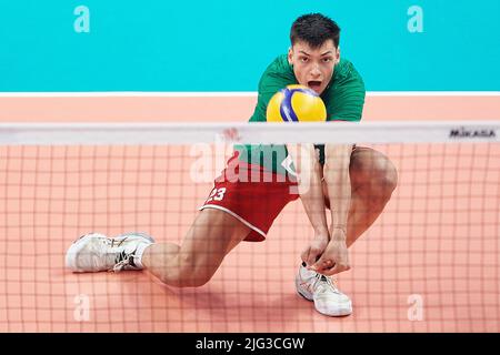 Aleksandar Nikolov dalla Bulgaria in azione durante la partita maschile della FIVB Volleyball Nations League 2022 tra Bulgaria e Italia a Gdansk, Polonia, 05 luglio 2022. Foto Stock