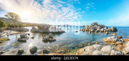 Notevole vista sulle spiagge di Palombaggia e Tamaricciu. Famosa destinazione di viaggio. Ubicazione: Porto-Vecchio, Corsica, Francia, Europa Foto Stock