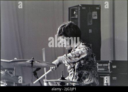 LE PORTE con Jim Morrison alla New Roundhouse, Chalk Farm, Londra il 7 settembre 1968. Jefferson Airplane erano anche sul b malato quella notte. Foto Stock