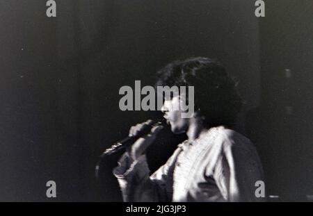 LE PORTE con Jim Morrison alla New Roundhouse, Chalk Farm, Londra il 7 settembre 1968. Jefferson Airplane erano anche sul b malato quella notte. Foto Stock