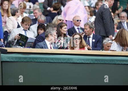 Wimbledon, Gran Bretagna 7th. Luglio, 2022. Il leader britannico del partito laburista Sir Keir Rodney Starmer e sua moglie Victoria al Wimbledon 2022 Championships di giovedì 7 luglio 2022., © Juergen Hasenkopf / Alamy Live News Foto Stock