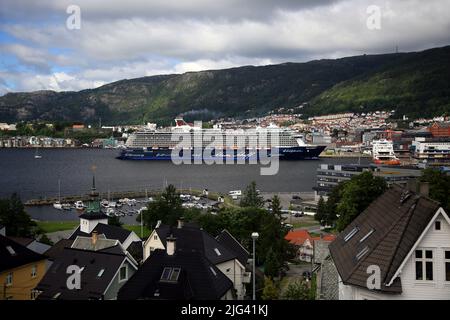 Mein Schiff visita Bergen, Norvegia Foto Stock