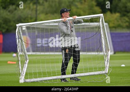 Wigan, Inghilterra, 07 luglio 2022, Kris Vanderhaegen, assistente del Belgio, ha illustrato durante una sessione di addestramento della squadra nazionale belga di calcio femminile le fiamme rosse a Wigan, Inghilterra giovedì 07 luglio 2022, in preparazione del torneo femminile Euro 2022. Il Campionato europeo di calcio femminile UEFA 2022 si svolgerà dal 6 al 31 luglio. BELGA FOTO DAVID CATRY Foto Stock