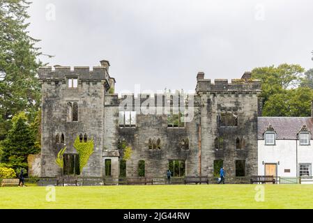 Castello Armadale con giardini e giardini, casa di Clan Donald, in Armadale Sleat a sud dell'isola di Skye sulla costa occidentale della Scozia Foto Stock