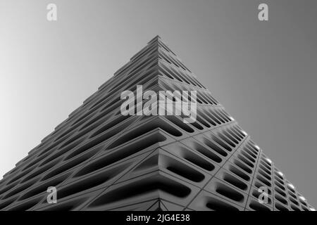 Vista ad angolo basso del Broad Museum, Los Angeles, California, Stati Uniti Foto Stock