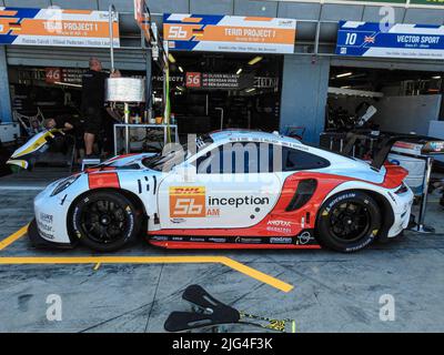 Monza Italy 7 2022 luglio 56 TEAM PROJECT 1 DEU M Porsche 911 RSR - 19 Brendan Iribe (USA) B Oliver Millroy (GBR) S ben Barnicoat (GBR) durante Endurance -WEC Monza Italy 7 2022 luglio Foto Stock