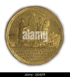 Medaglia commemorativa della Costituzione del Consiglio Supremo di Spagna e delle Indie nel 1808. Parte (1): Parte 1 - cassetto 8/Gardricula A5; numero di parti di sfondo: 1 Descrizione: Annverse: Tre caratteri prima di un tavolo sotto il baldacchino in una stanza dove appaiono quattro sculture ad arco basso, un leone coronato che tiene due palloncini terreni e vari strumenti nelle iscrizioni al suolo - trascrizione: Tutto è rinata/ un'immortalità/dalla felice installazione/del Consiglio Centrale Supremo/della Spagna e delle Indie made/on Settembre 25/1808.la.n.b .. Iscrizioni - Località: Annverse. REGISTRAZIONE - trascrizione Foto Stock