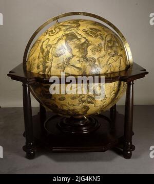 Globo Celeste di Coronelli. Parigi (1693). Palloncino Celeste. Ha un laureato che si laurea che attate di orizzonti. È la seconda edizione del Celeste gloo i hizo que 1688, stampata da J.B. È morbida per il cervo in veleno. Orbis/ Coelestis/typus/ Opus A .P. Colonel min. Convention./ Serenisomeque repub. Svenue cosmolographo/inchoatum/ societat. Galliale Suptibus/ absolute/ absolute luteae Parigy/ anno R.S. mdcxciii/ Dein. Arnoldus Deuvez Regia/ Acad pictor/ sculpt.i.. Nolin. Reg.Chr./Calcografia. Dati complementari, spaventoso disragionamento:el orizzonte nel metallo sarà graduato. Th Foto Stock