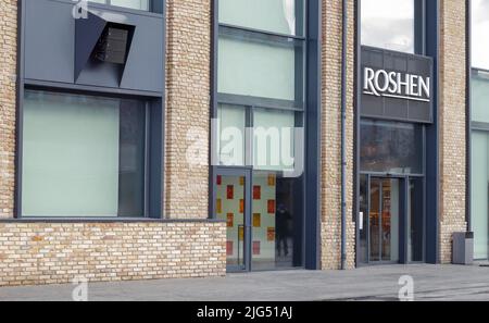 Fabbrica di cioccolato di pasticceria Roshen a Kiev. Emblema della società Roshen. Impresa di proprietà dell'ex presidente dell'Ucraina Petro Poroshenko. Roshen C. Foto Stock
