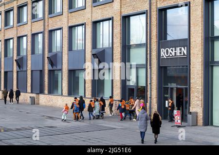Fabbrica di cioccolato di pasticceria Roshen a Kiev. Emblema della società Roshen. Impresa di proprietà dell'ex presidente dell'Ucraina Petro Poroshenko. Roshen C. Foto Stock