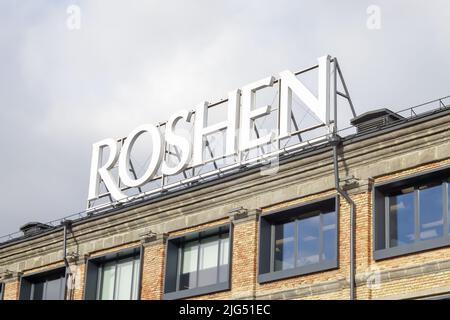Fabbrica di cioccolato di pasticceria Roshen a Kiev. Emblema della società Roshen. Impresa di proprietà dell'ex presidente dell'Ucraina Petro Poroshenko. Roshen C. Foto Stock