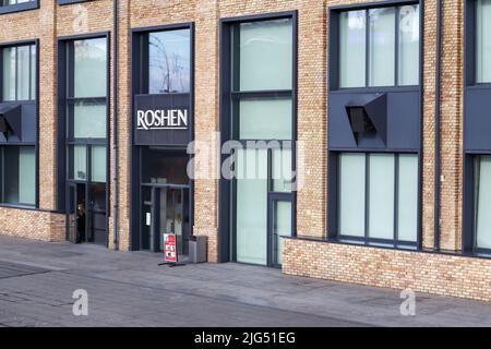 Fabbrica di cioccolato di pasticceria Roshen a Kiev. Emblema della società Roshen. Impresa di proprietà dell'ex presidente dell'Ucraina Petro Poroshenko. Roshen C. Foto Stock