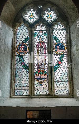 Vista all'interno e intorno alla chiesa parrocchiale di St Breaca a Breage, Helston, Cornovaglia Foto Stock