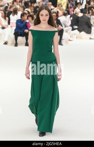 Parigi, Frankreich. 05th luglio 2022. CHANEL Haute Couture AW22-23 pista durante Haute Couture Autunno-Inverno 2022/23 il 2022 luglio - Parigi, Francia. 05/07/2022 Credit: dpa/Alamy Live News Foto Stock