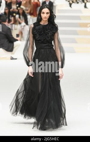 Parigi, Frankreich. 05th luglio 2022. CHANEL Haute Couture AW22-23 pista durante Haute Couture Autunno-Inverno 2022/23 il 2022 luglio - Parigi, Francia. 05/07/2022 Credit: dpa/Alamy Live News Foto Stock