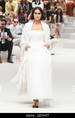 Parigi, Frankreich. 05th luglio 2022. CHANEL Haute Couture AW22-23 pista durante Haute Couture Autunno-Inverno 2022/23 il 2022 luglio - Parigi, Francia. 05/07/2022 Credit: dpa/Alamy Live News Foto Stock