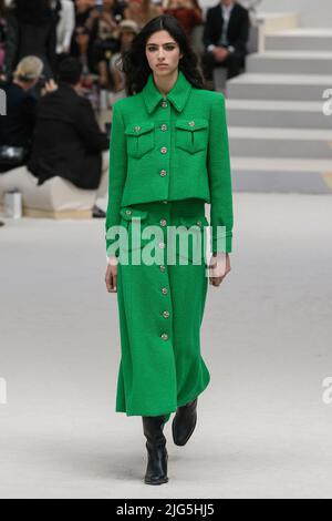 Parigi, Frankreich. 05th luglio 2022. CHANEL Haute Couture AW22-23 pista durante Haute Couture Autunno-Inverno 2022/23 il 2022 luglio - Parigi, Francia. 05/07/2022 Credit: dpa/Alamy Live News Foto Stock