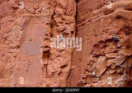 Arrampicata su roccia a Sedona, Arizona Foto Stock